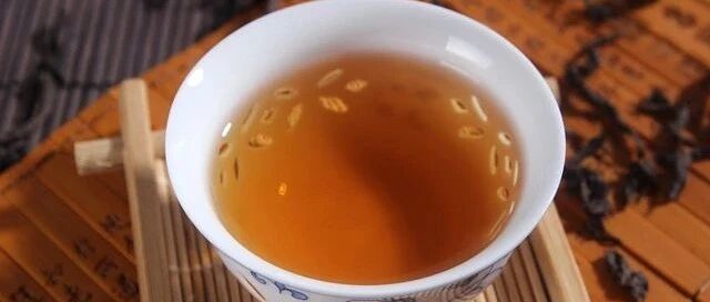 水杯里这样撒一把黄芪，让你抵抗力翻倍！效果太好