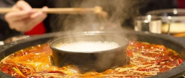 吃火锅时出了一个错，虫子钻进“脑子里”！有图为证，你还敢乱吃吗？