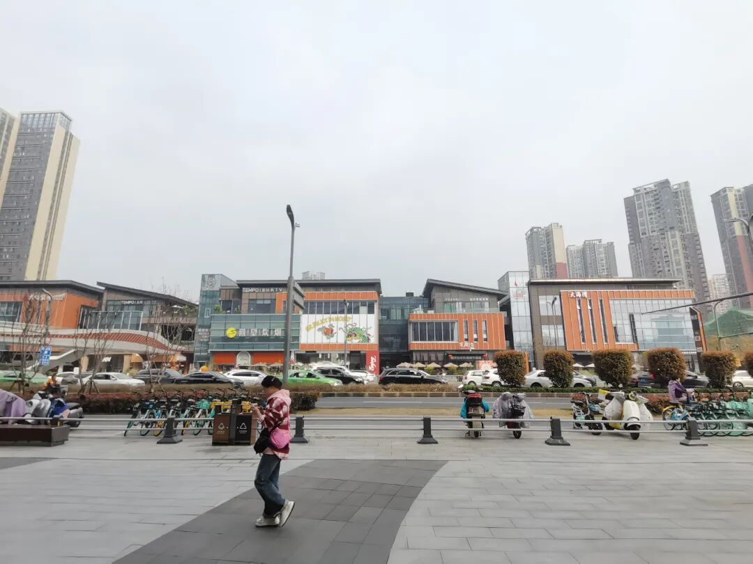 三个mall一台戏成都这个商圈从城中村逆袭青年阵地