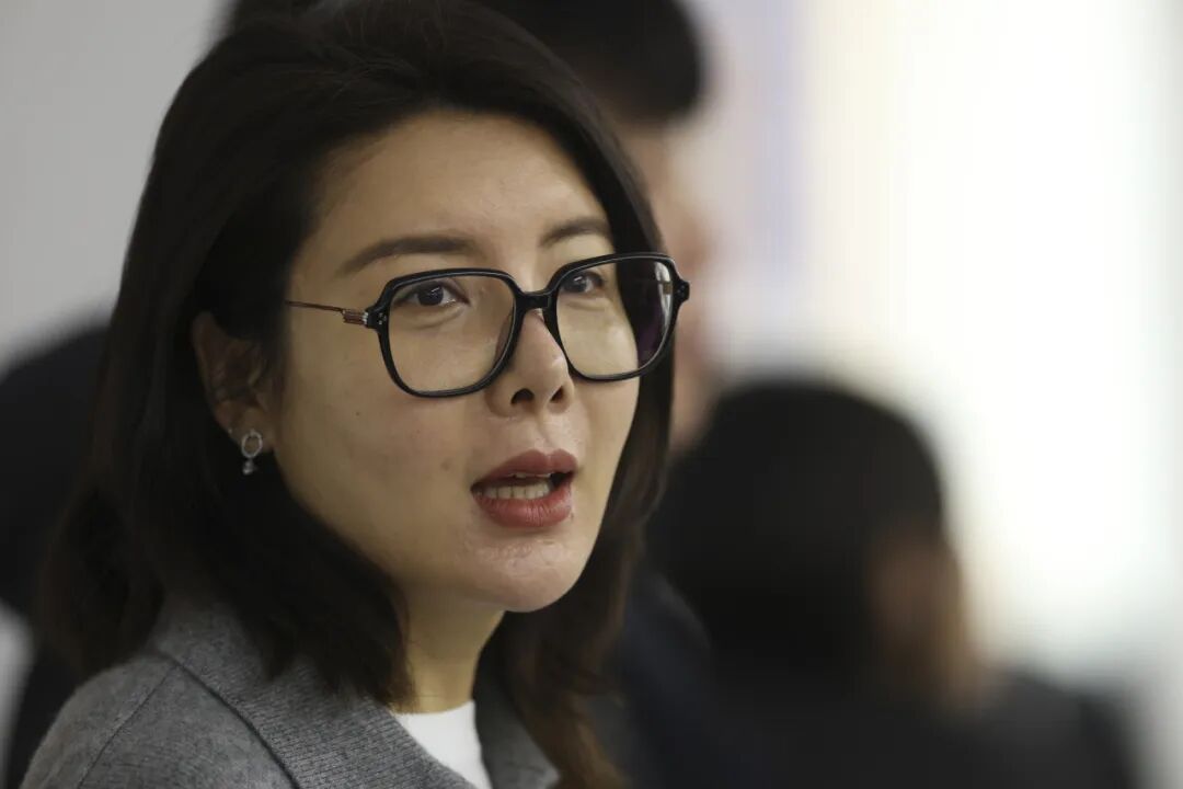 雅典奥运会冠军杜丽观战全国射击冠军赛 21年后,她脸上还有那抹熟悉的