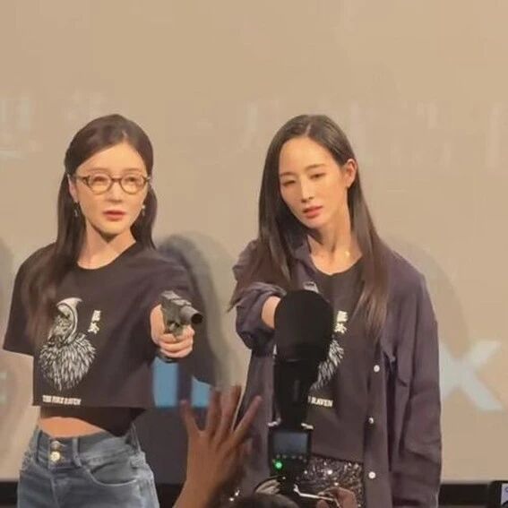 张钧甯广州出席路演,本人好美好瘦好温柔呀,很认真的听粉丝说话