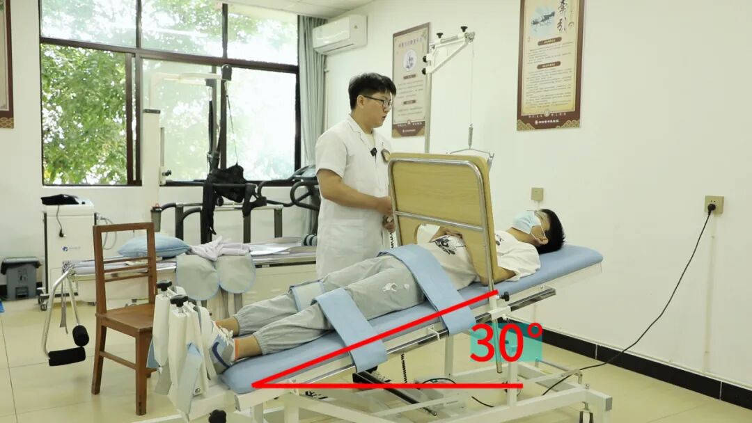 电动医疗床怎么用【医疗科普】电动起立床 让患者在“躺平治疗”中站起来_https://www.jmylbn.com_新闻资讯_第6张