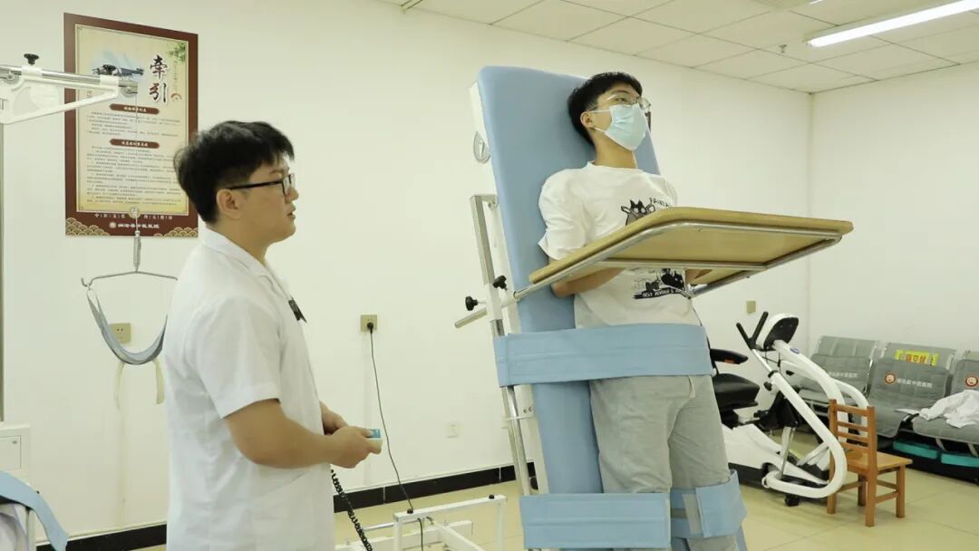 电动医疗床怎么用【医疗科普】电动起立床 让患者在“躺平治疗”中站起来_https://www.jmylbn.com_新闻资讯_第7张