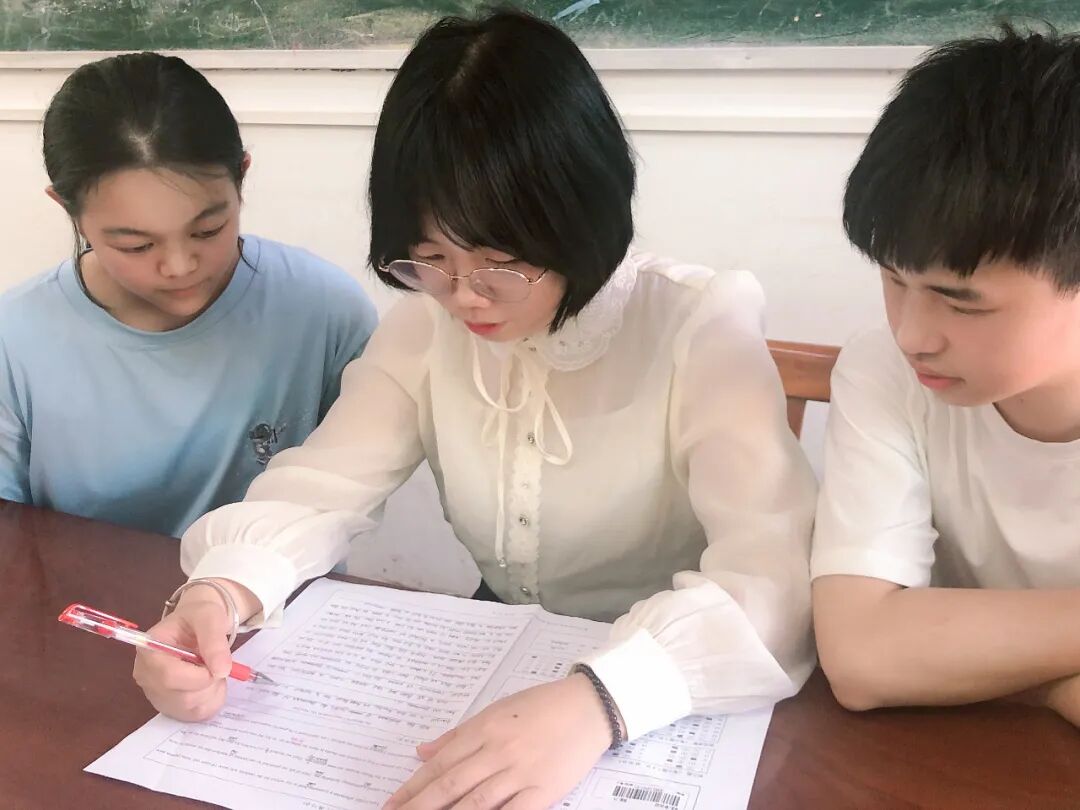 展标兵风采树教学榜样信丰五中肖李娜坚守初心以行证道