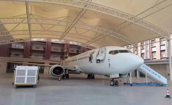 广东肇庆航空职业学院的B737-300飞机。受访单位供图