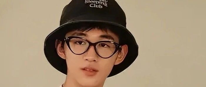 荣梓杉:才19岁,还塌不了