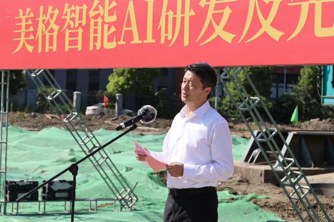 崇川区委副书记、区长吴佳华.jpg