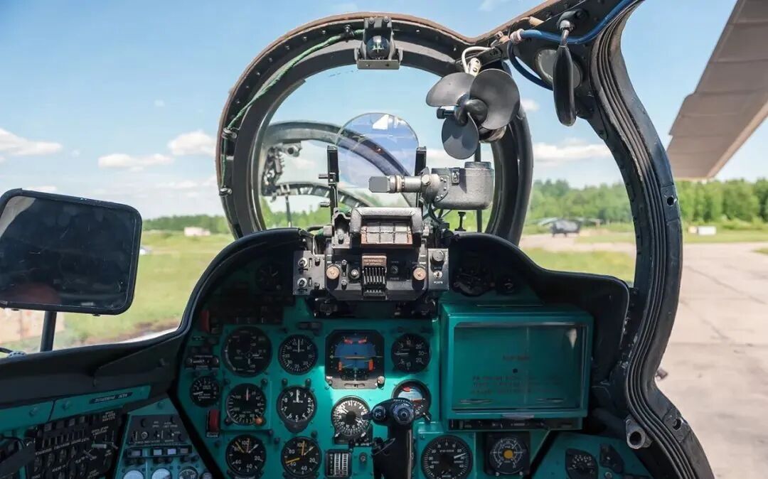 机型简介-Mi-24 米-24直升机-946 