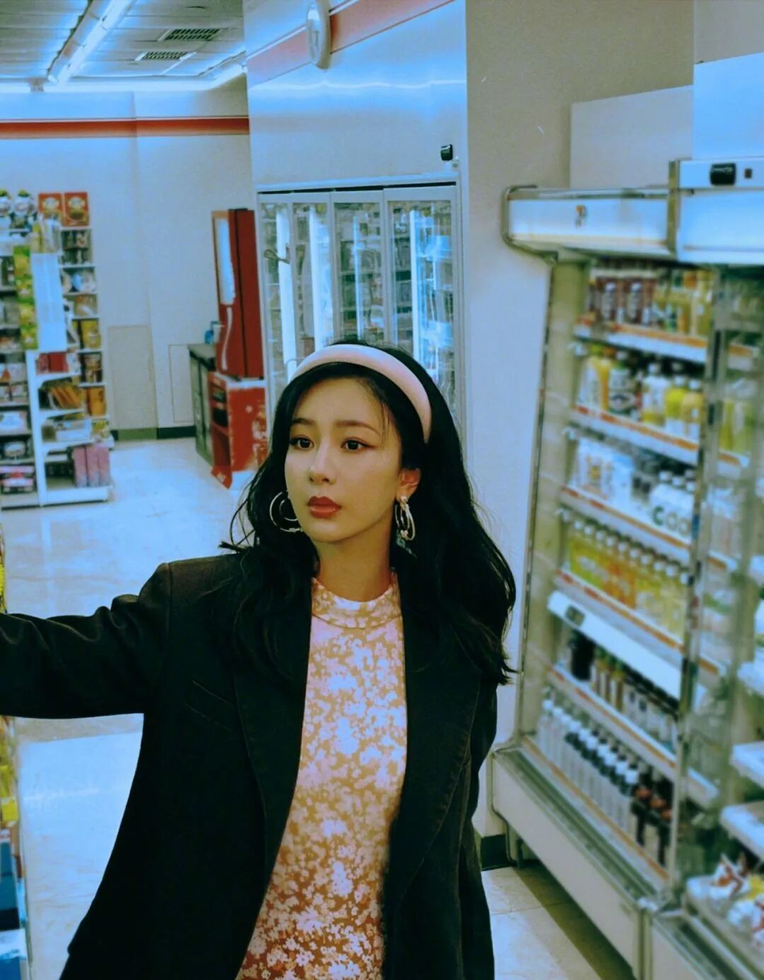 1992年11月6日,杨紫出生于北京市,毕业于北影2010级表