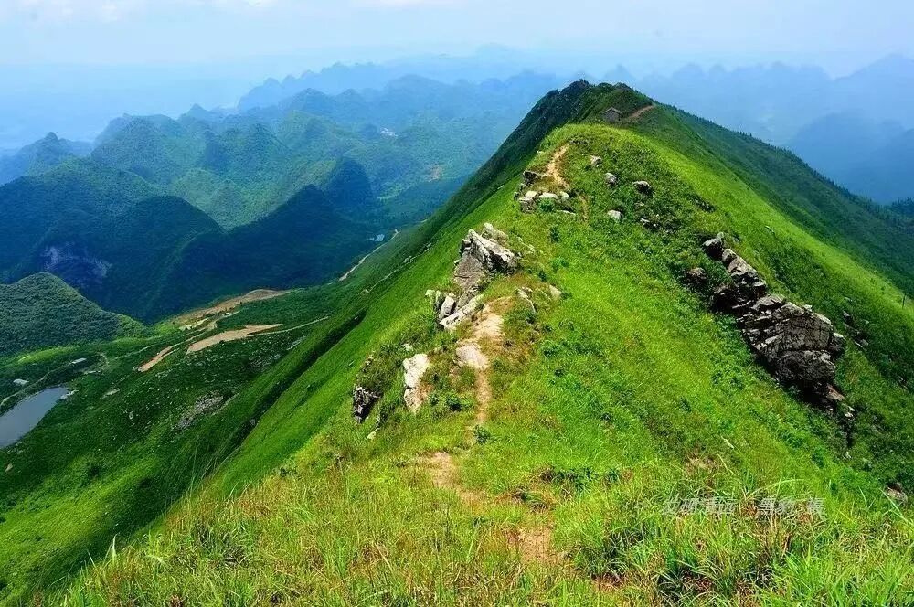 莫六公山脊线。网络图