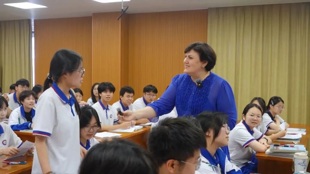 侨中学生在上俄语课。通讯员供图