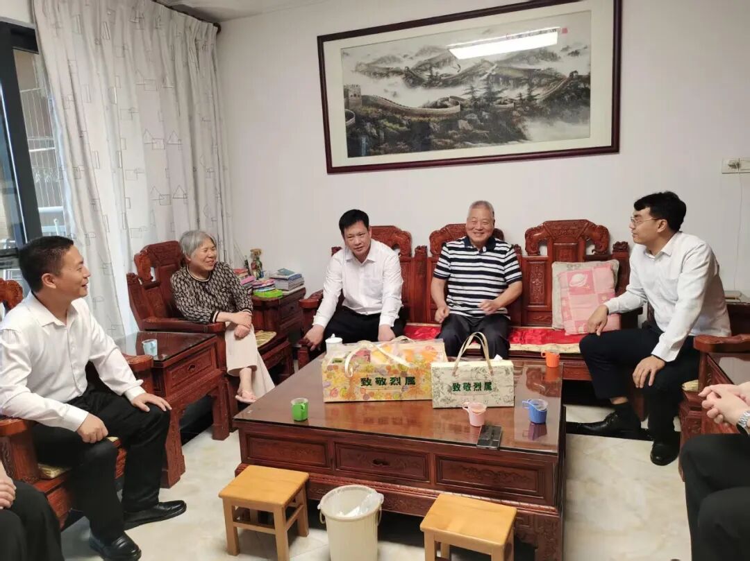 市退役军人事务局慰问烈属。通讯员 供图