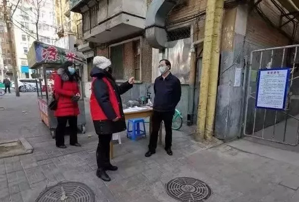 区委书记刘建芳督导检查生活小区、沿街经营商户、集中隔离点疫情防控工作