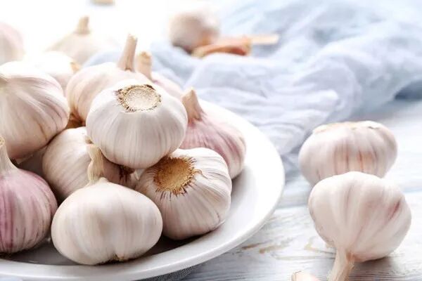 大蒜吃了会上火吗 大蒜吃了会回奶吗