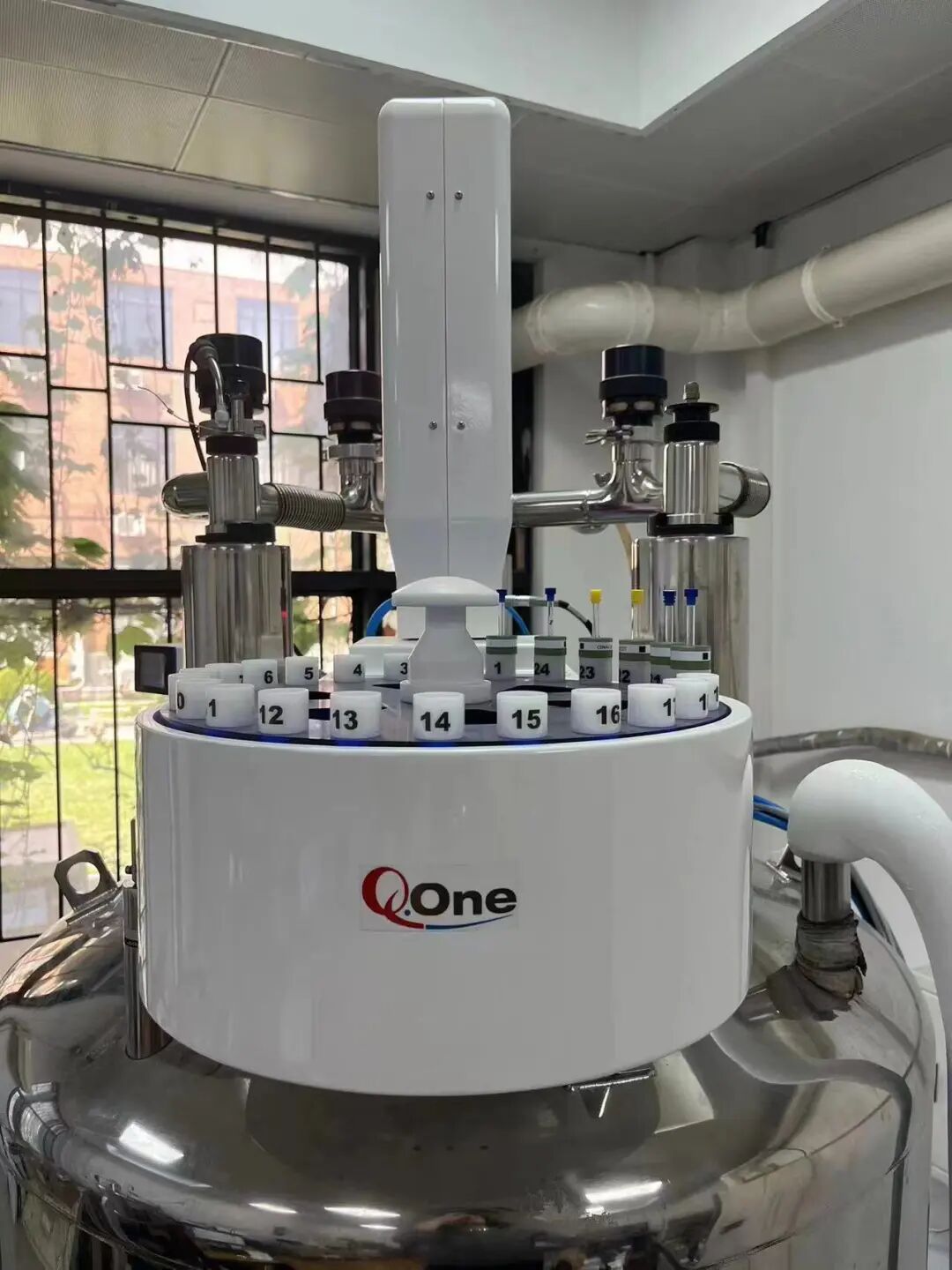 中科牛津助力清华大学分析中心磁共振实验室核磁共振波谱仪升级改造