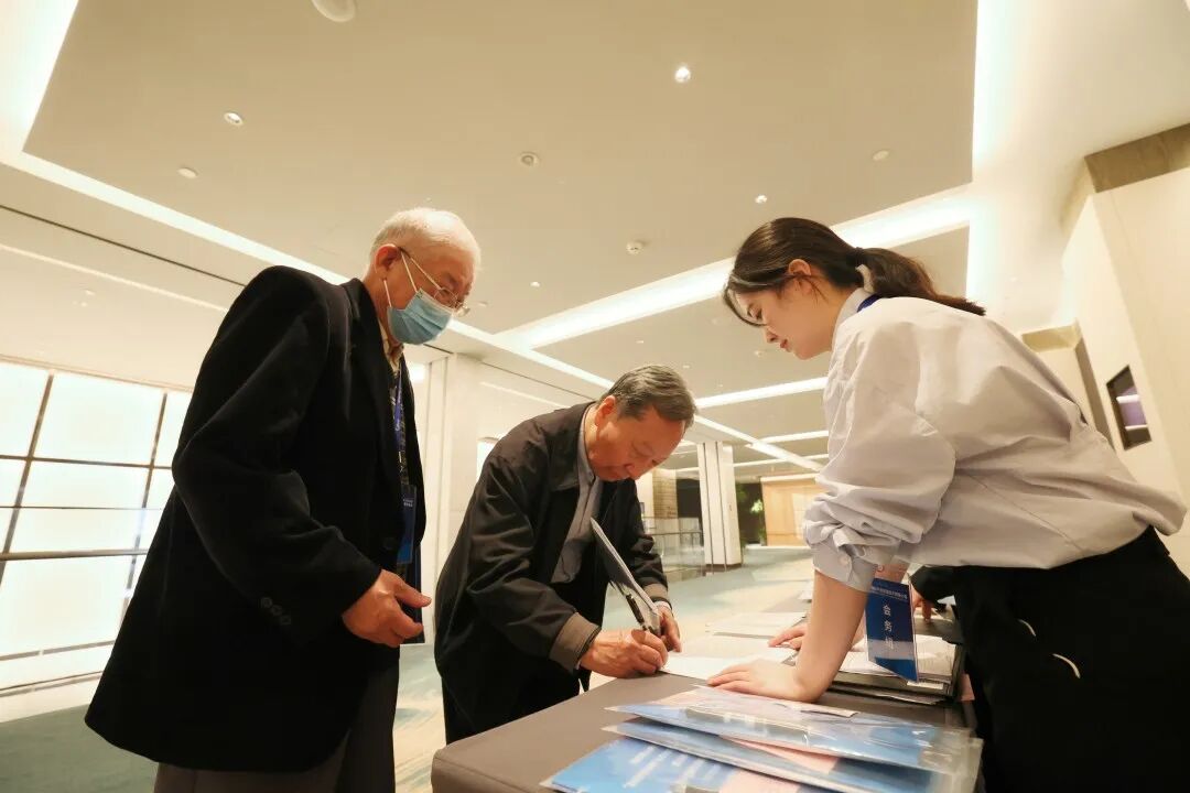 国家重点研发计划重点专项“核磁共振波谱仪的研制及工程化开发”项目启动会暨实施方案论证会在武汉召开