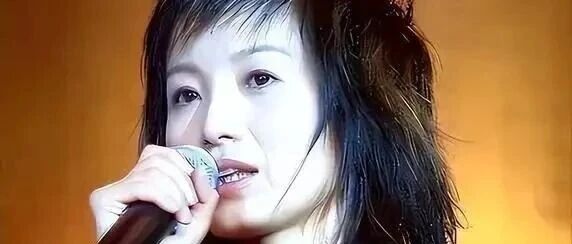 从春晚红人到58岁的单身女性:斯琴格日乐一生起落让人感叹