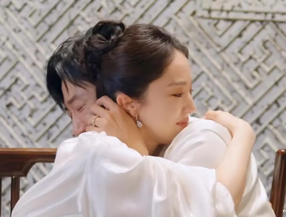 董璇张维伊吵架好真实,他拿“父母去世”当挡箭牌，她当众发飙撕破脸，这场婚姻的真相..