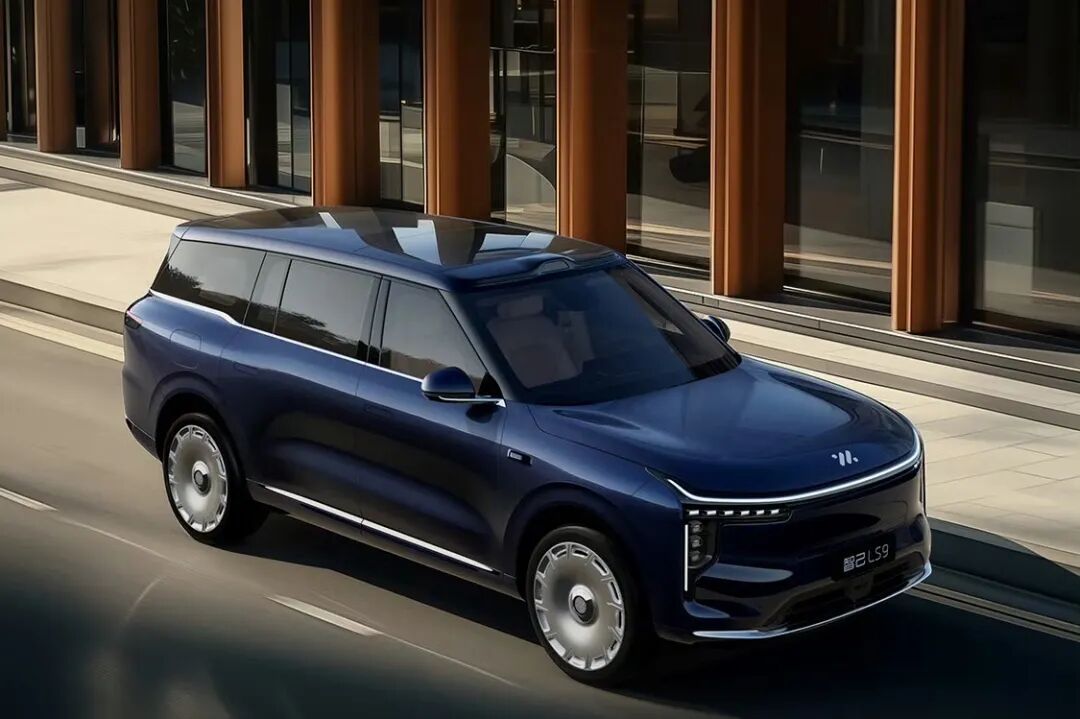 &ldquo;陆家嘴大揽胜&rdquo;智己LS9预售33.69万起：配热水喷淋、520线激光雷达