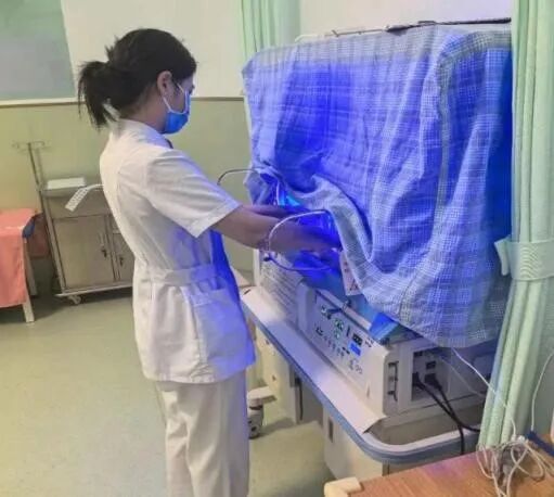 为什么要用光疗纸尿裤陵城区人民医院儿保中心开展日间蓝光治疗 不用住院就可以给黄疸宝宝照蓝光了！_https://www.jmylbn.com_新闻资讯_第3张