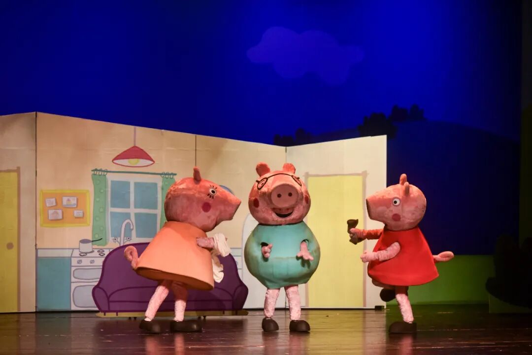 02下雨天别担心这一次小猪佩奇中文版第二季全国巡演登陆哈尔滨!