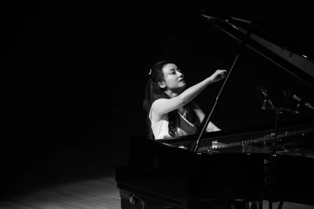 哈尔滨大剧院钢琴演奏家印芝音乐独奏盛宴带你感受世纪花都的印象之美
