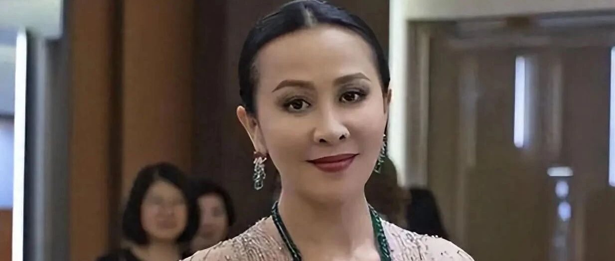 刘嘉玲卫生间事件背后:舒淇只是导火索,豪门怪癖还是港娱阴影?