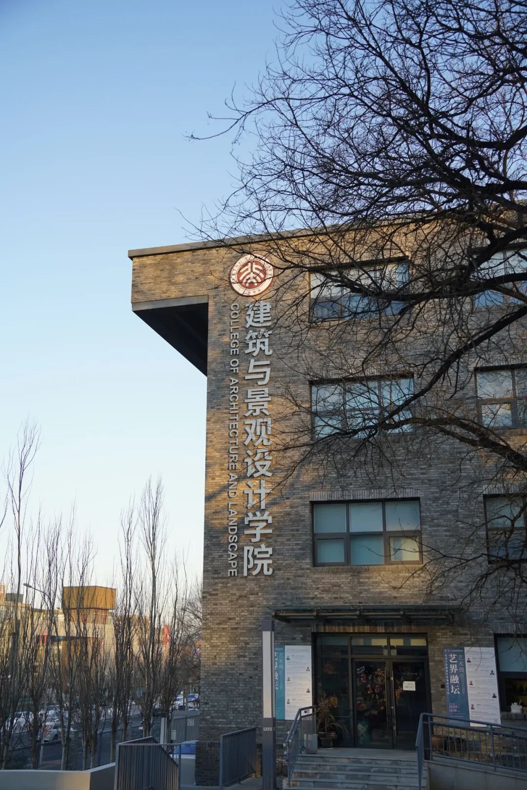 北大回应俞孔坚教授空难去世