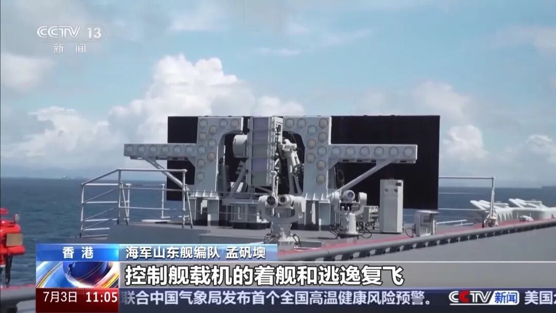 在航母上看中国战机起飞