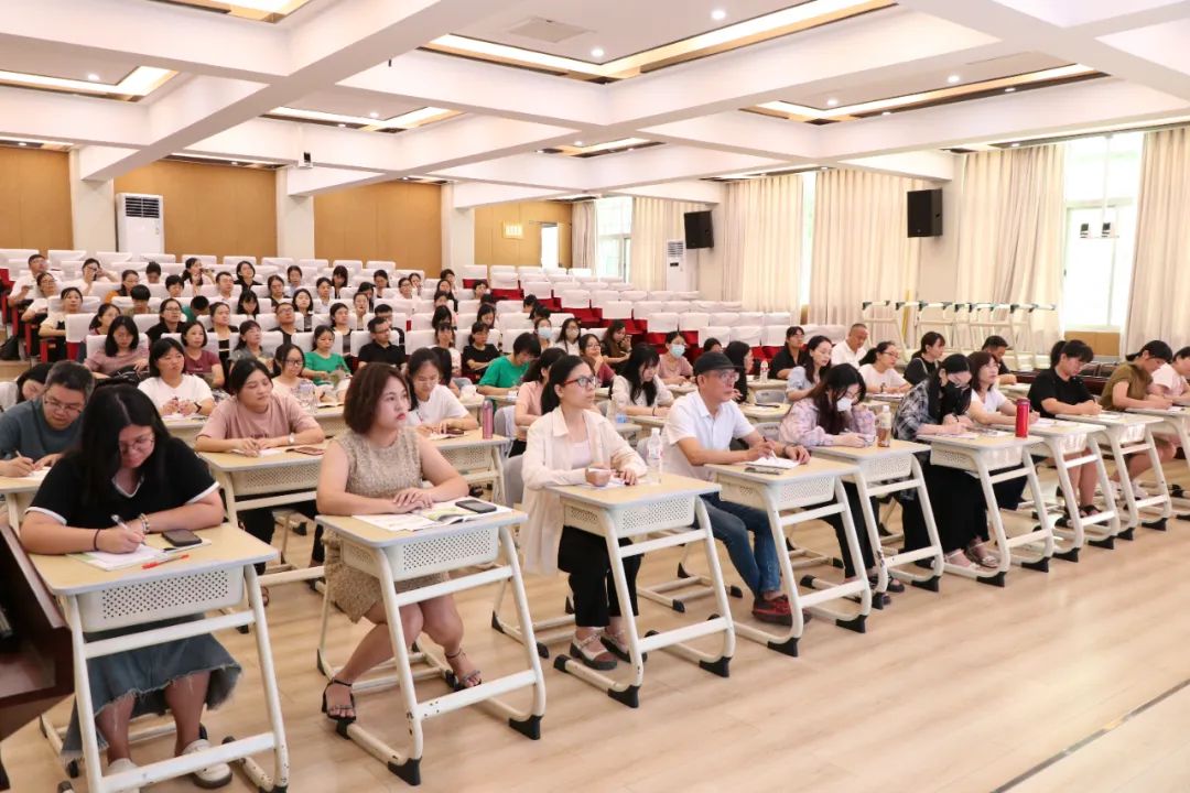 【教科研进行时】共研新教材,赋能新成长——2024年秋晋江市义务教育小学数学新教材培训活动(安海教育 图片