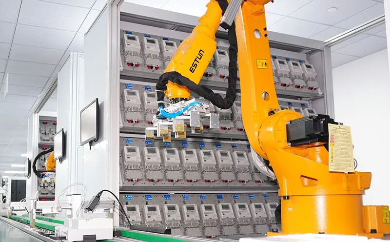 瑞银电子生产车间