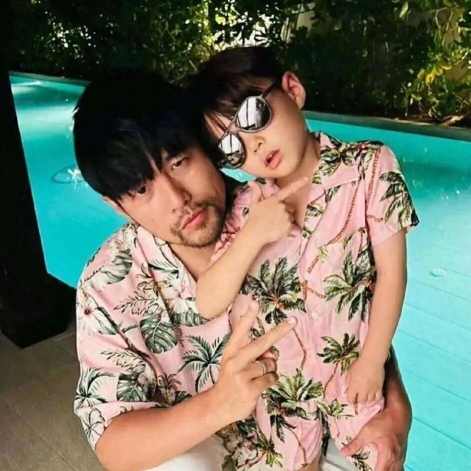 周杰伦晒8岁儿子近照,刷屏热搜!网友:这颜值,帅到犯规了...