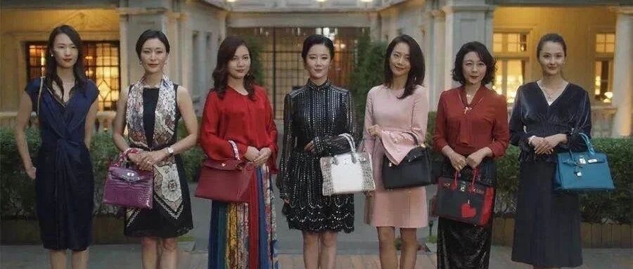 媚青的奢侈品，越来越像地摊货