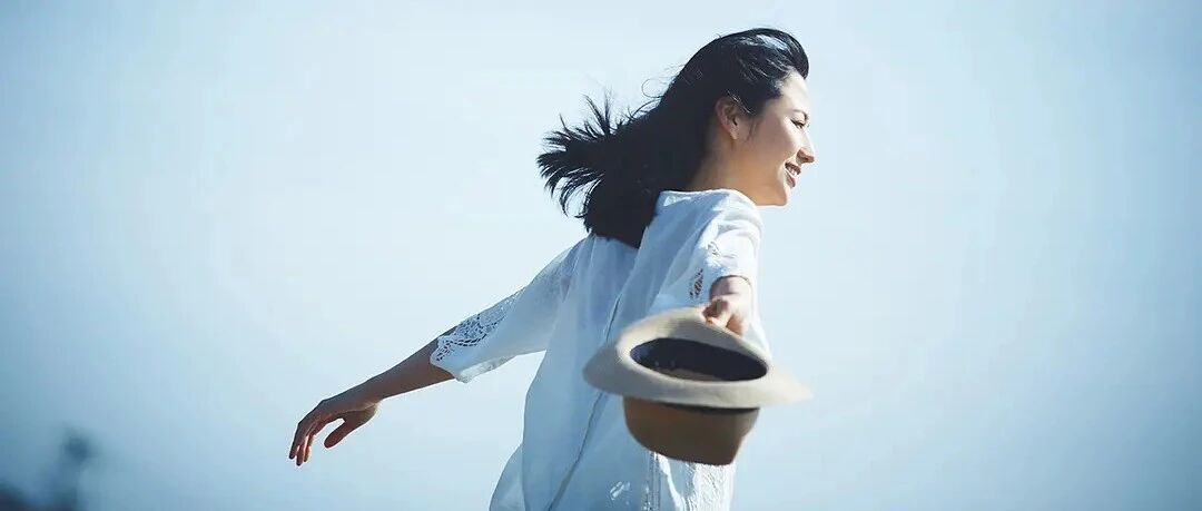 白色无聊又普通？抱歉，没有白色的夏天是不完整的