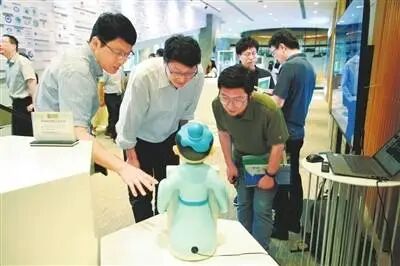 6月3日，横琴粤澳深度合作区，嘉宾参观中国·葡语系国家科技交流合作中心。