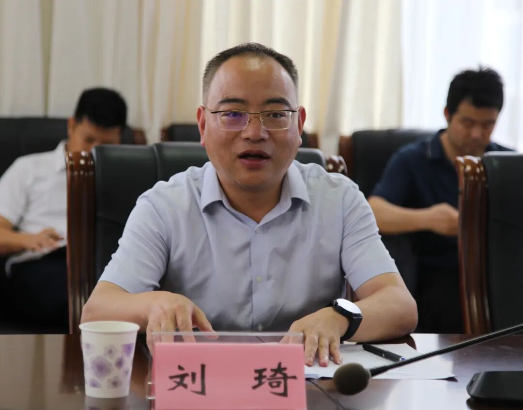 临湘话务员刘琦为群众排忧解难