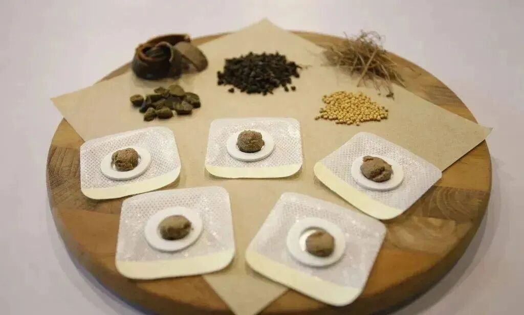 冬病夏治！三伏贴开贴啦！_附属单位_校园新闻_新闻中心_广西中医药大学