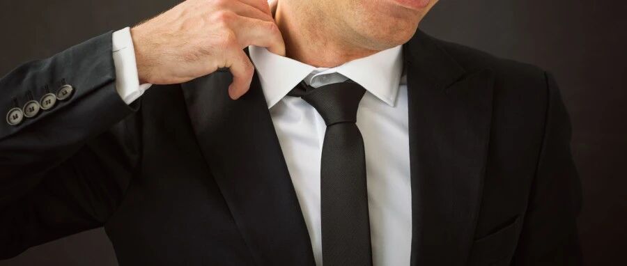 亲吻脖子导致心跳停止？一穿高领就难受？都因这种病......