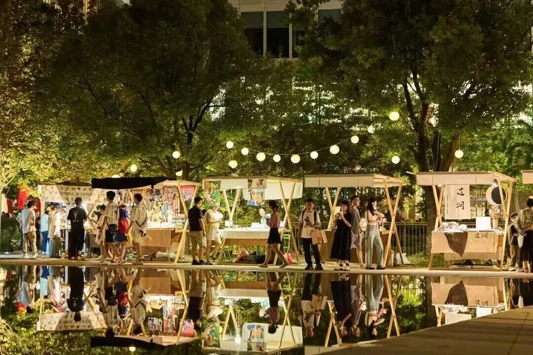 开夜大集科技体验区