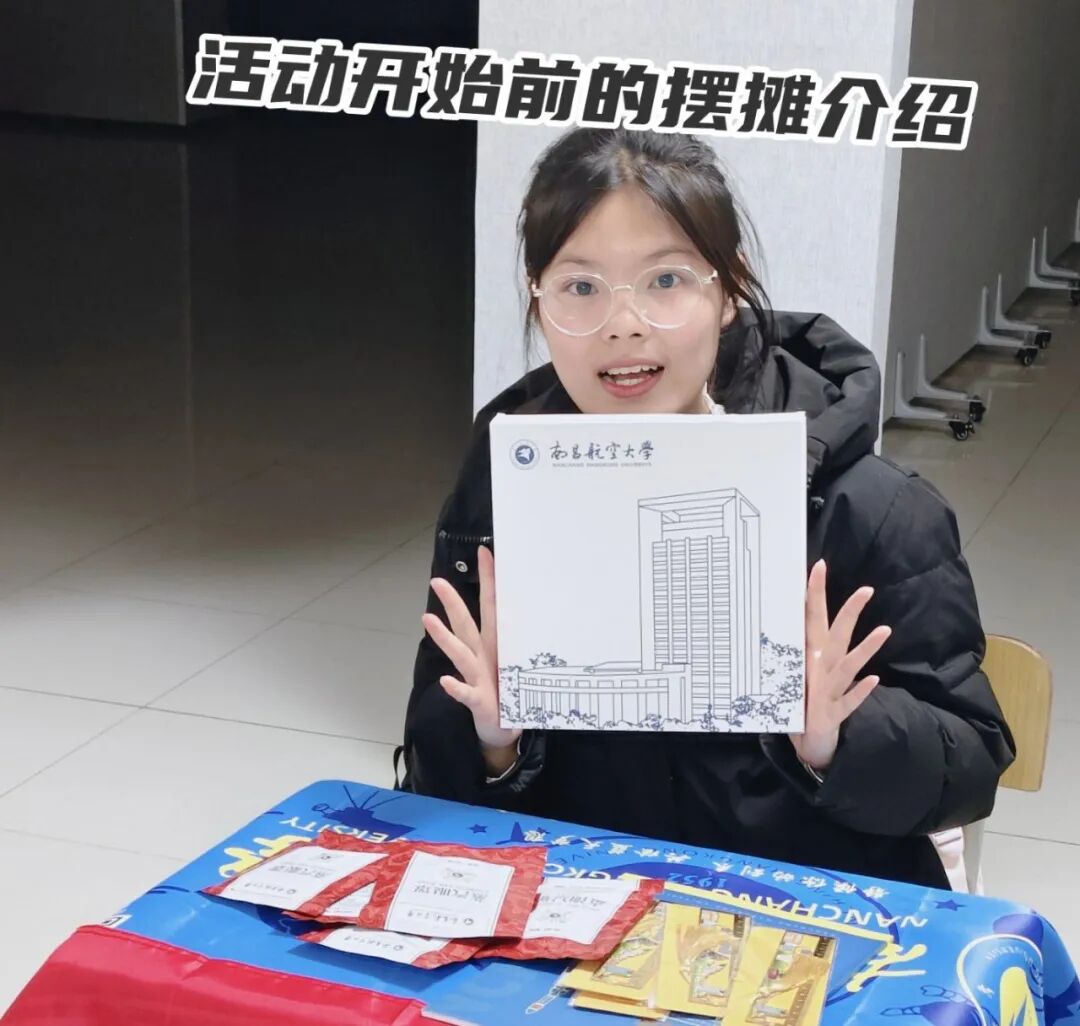 1.艺术楼摆摊.jpg