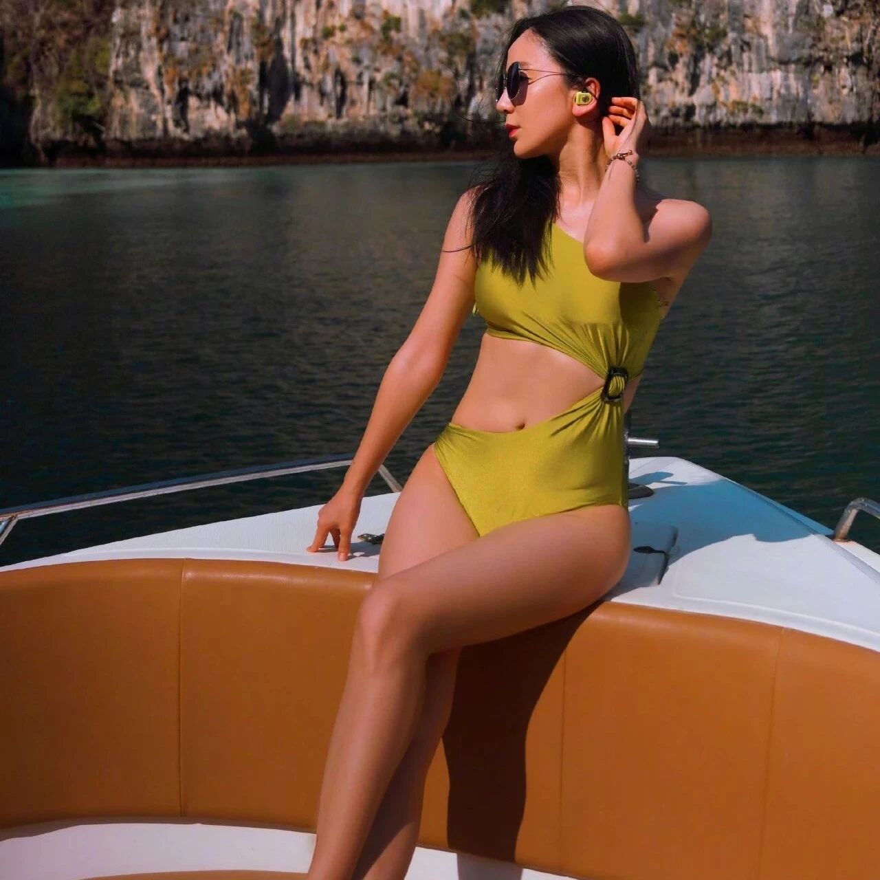 娄艺潇柔美温柔 大长腿美足