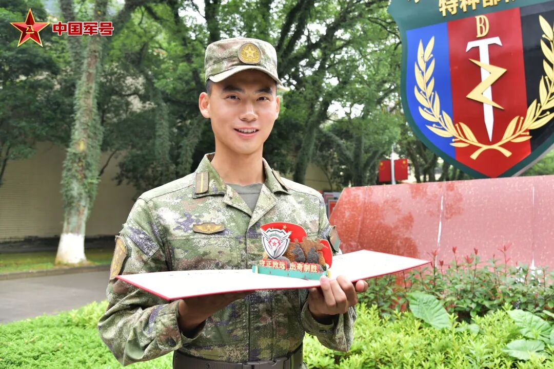 27所军校学员为高考加油！