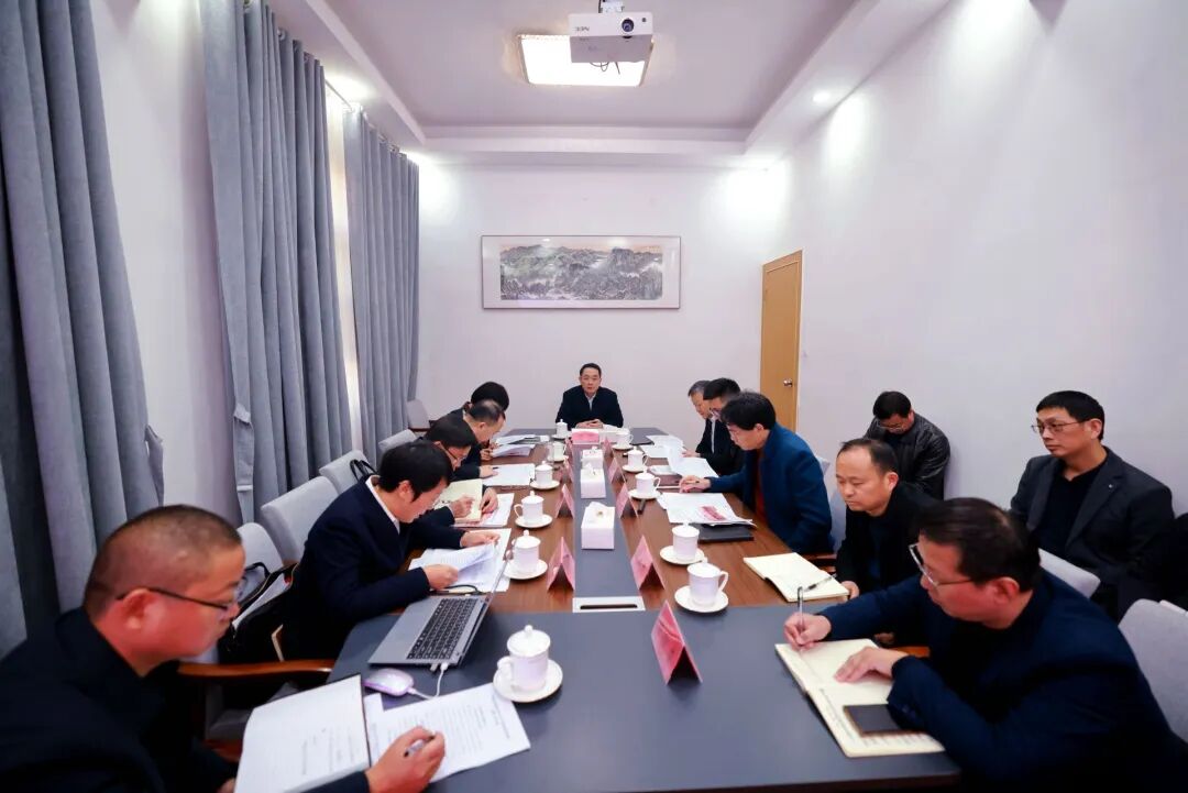 县委书记邱舰主持召开县委农村工作领导小组会