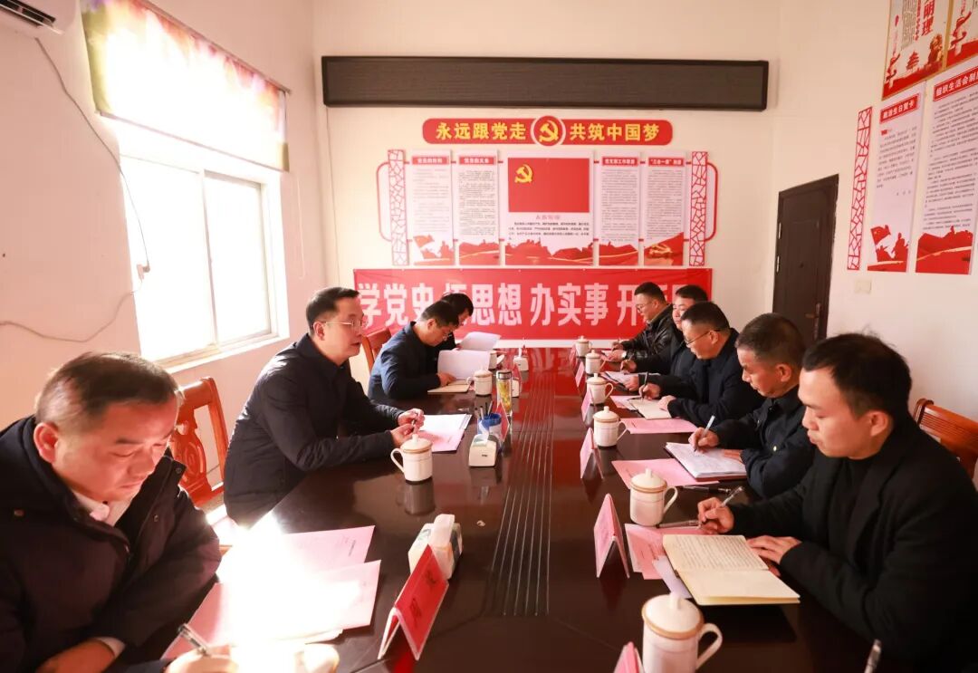 县委书记邱舰到挂点帮扶村调研指导工作
