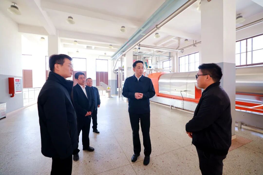 县委书记邱舰调研企业发展和冯任红色教育基地建设工作