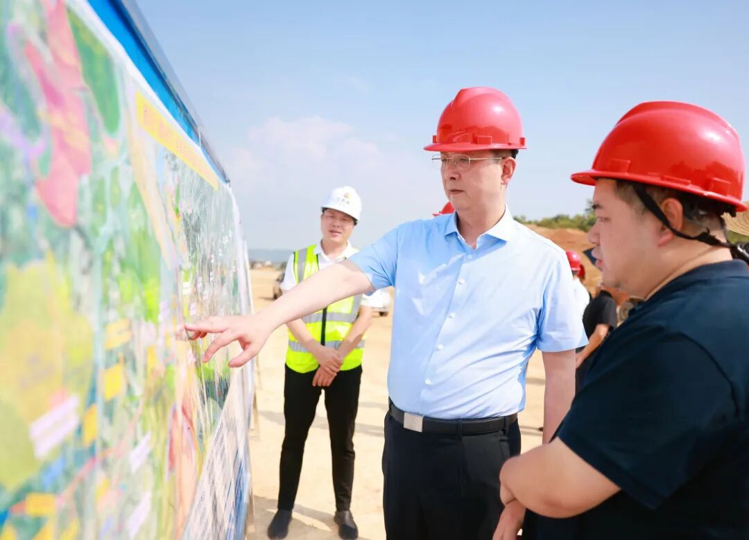 县委书记邱舰现场调度"三大攻坚行动"重点项目建设