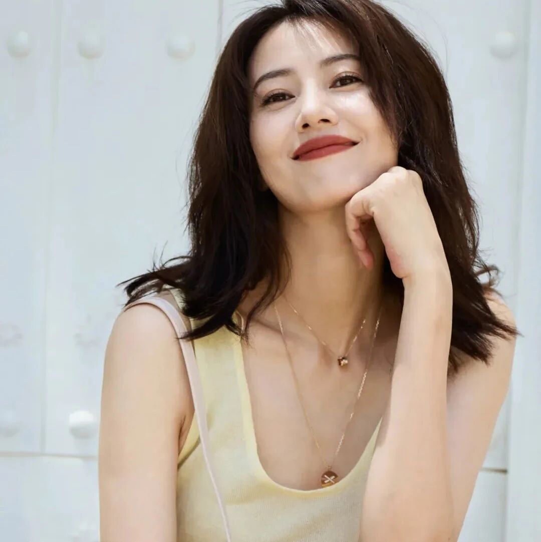 高圆圆 | 像一杯陈年美酒:她的优雅与活力,越品越有味道