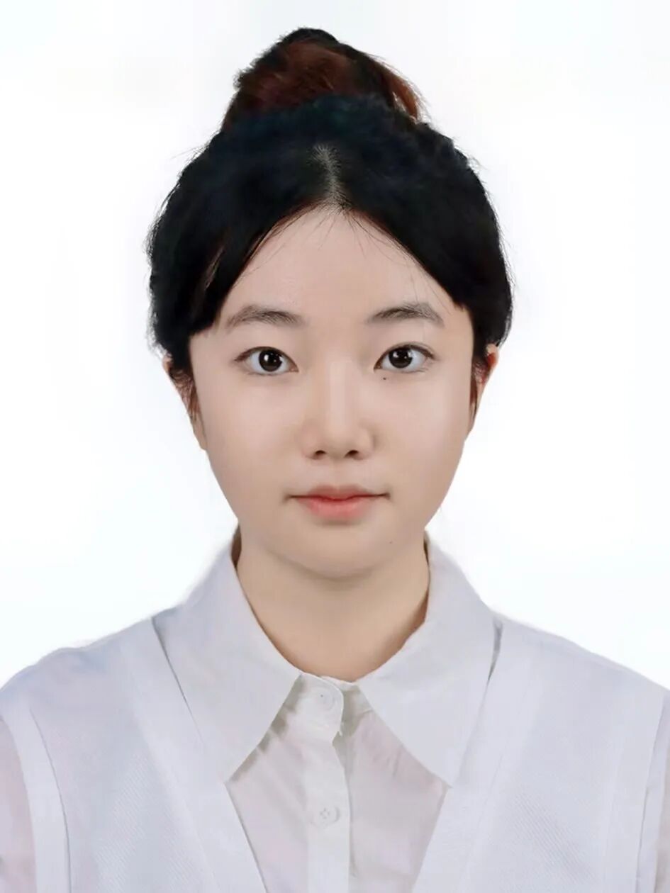 20205291019 李潇潇 寸照.jpg