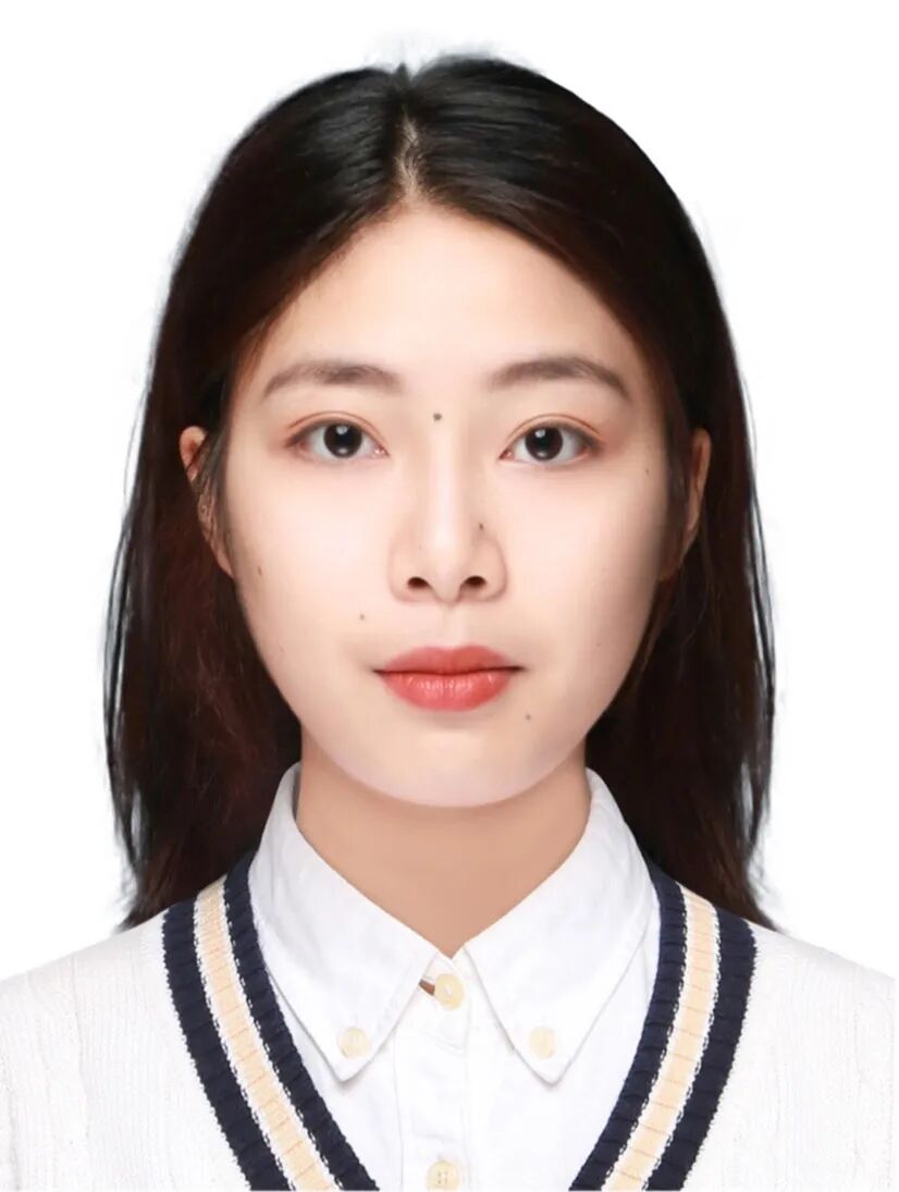 2020526105-5张睿-寸照 (1).jpg