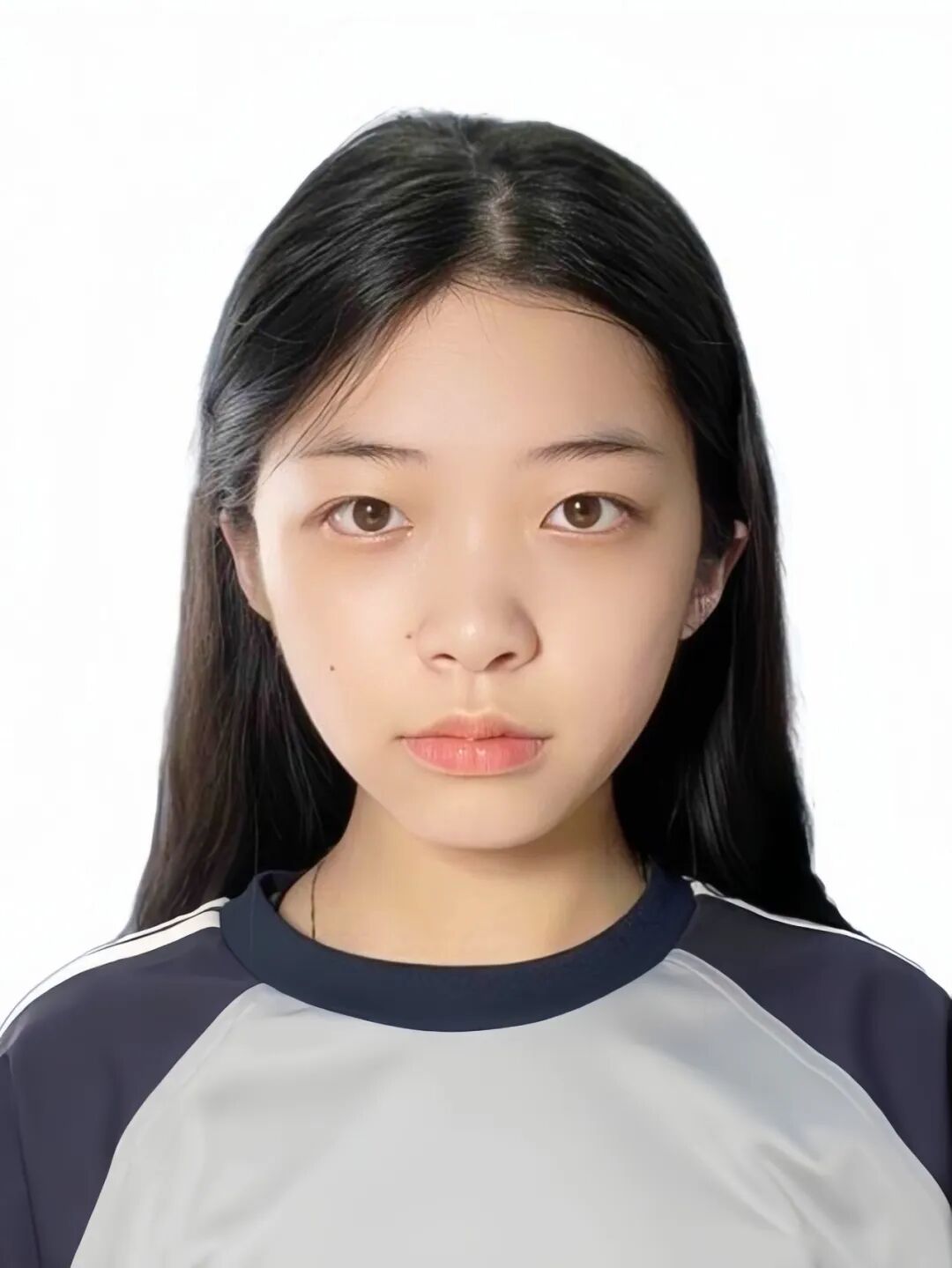 20205311496--黎入萍 --寸照.jpg